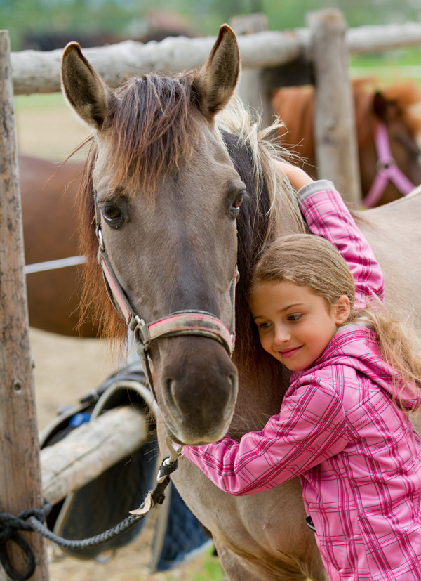 cavallo_bambina-600×827